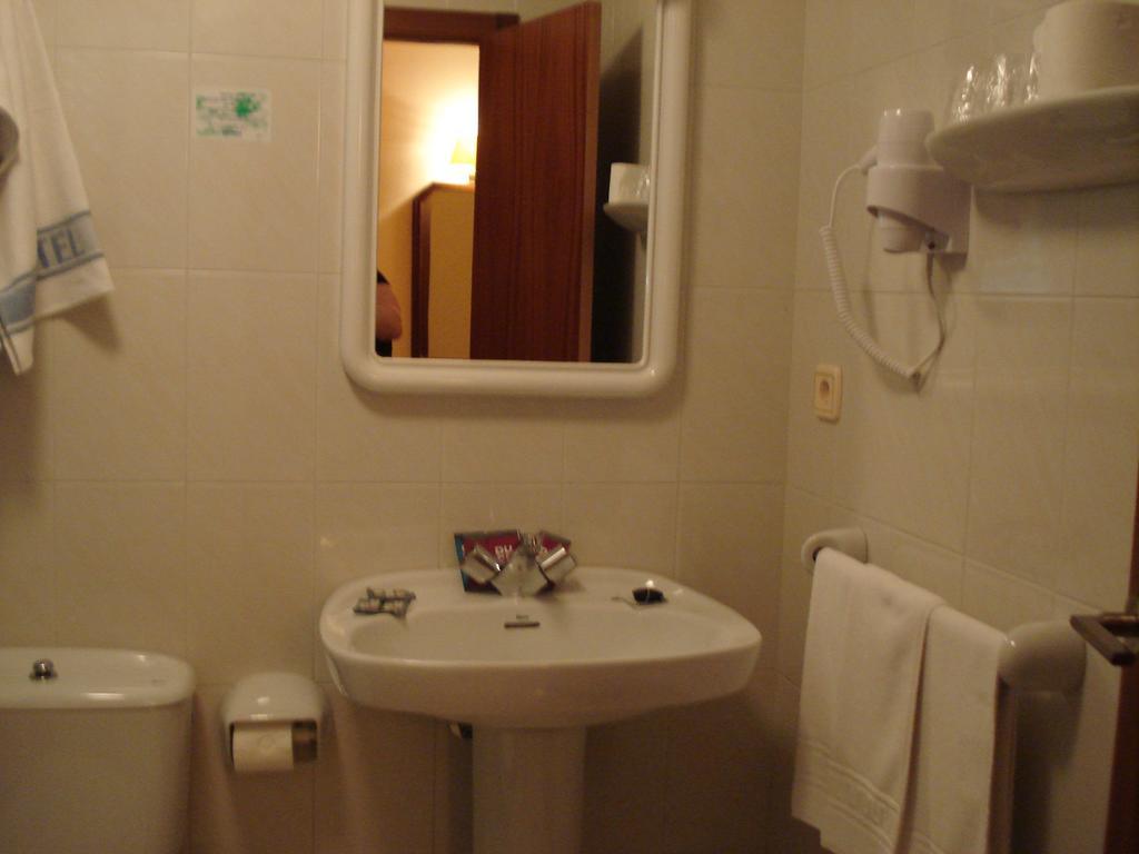 Interior triple room (2 adults + 1 child)