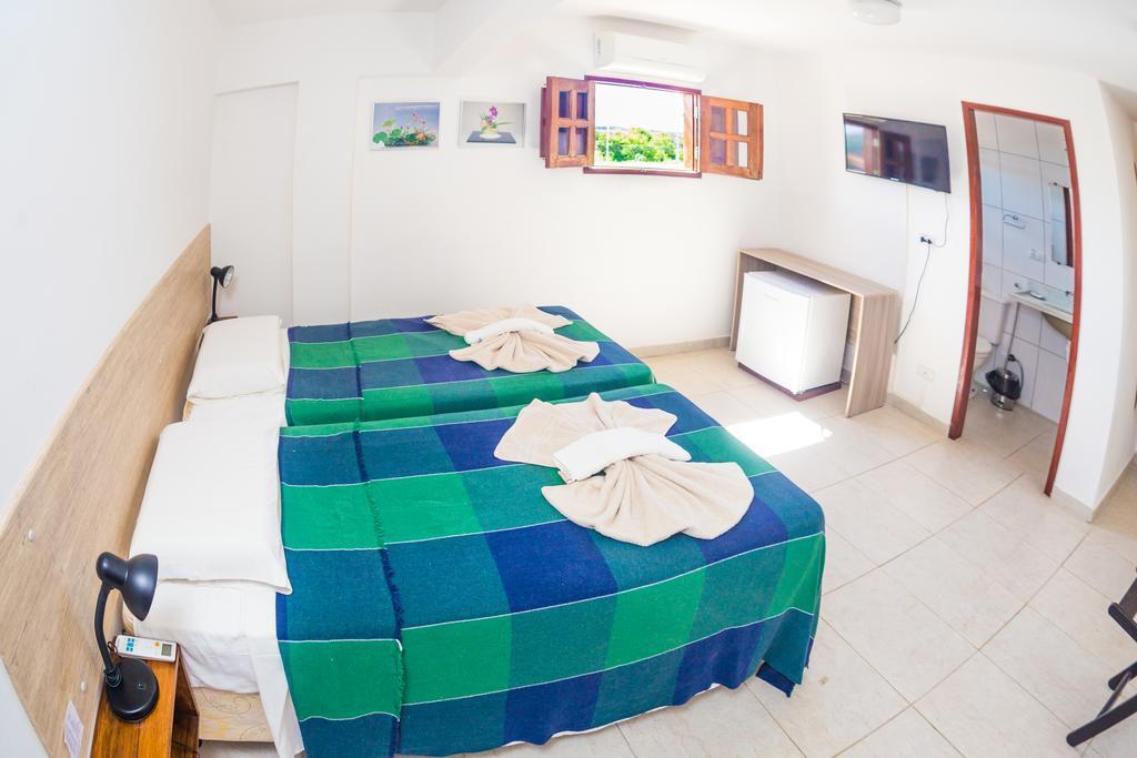 Quarto com 2 Camas de Solteiro