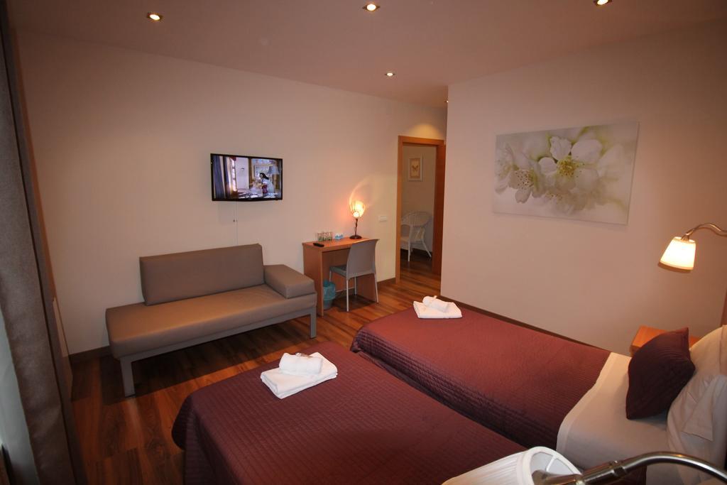 Double or Twin Room Private Bathroom