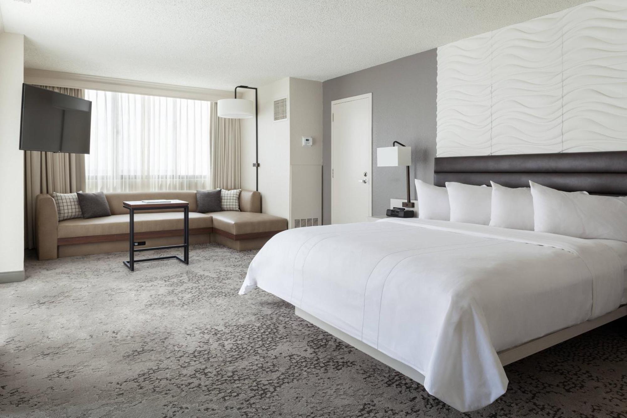Concierge level, 1 Bedroom Suite, 1 King, High floor,539201034:JPEG