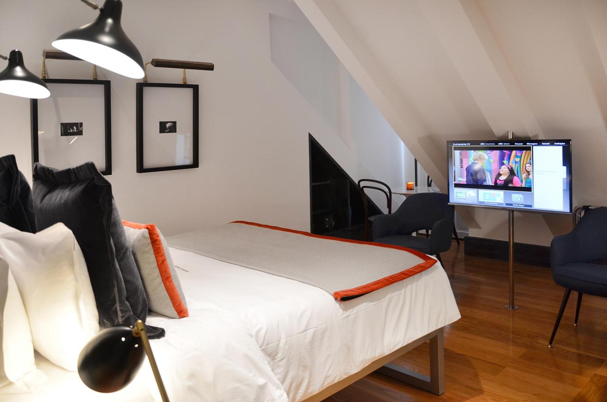 Double Mansard Room City View