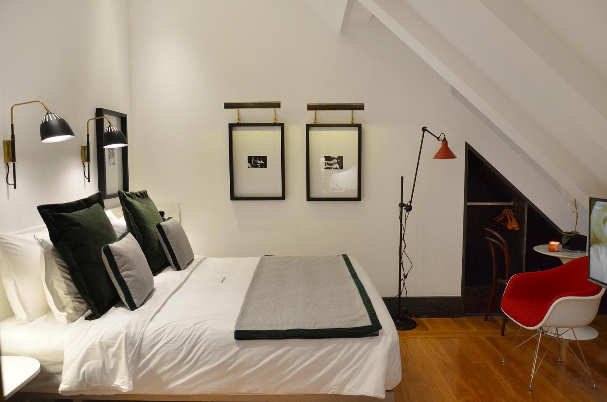 Double Mansard Room City View