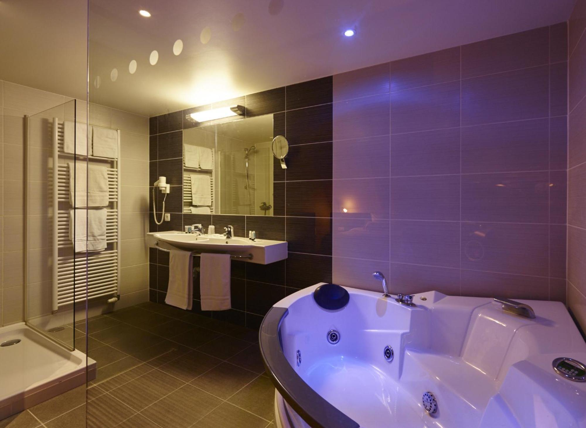 Junior Suite Spa Bath