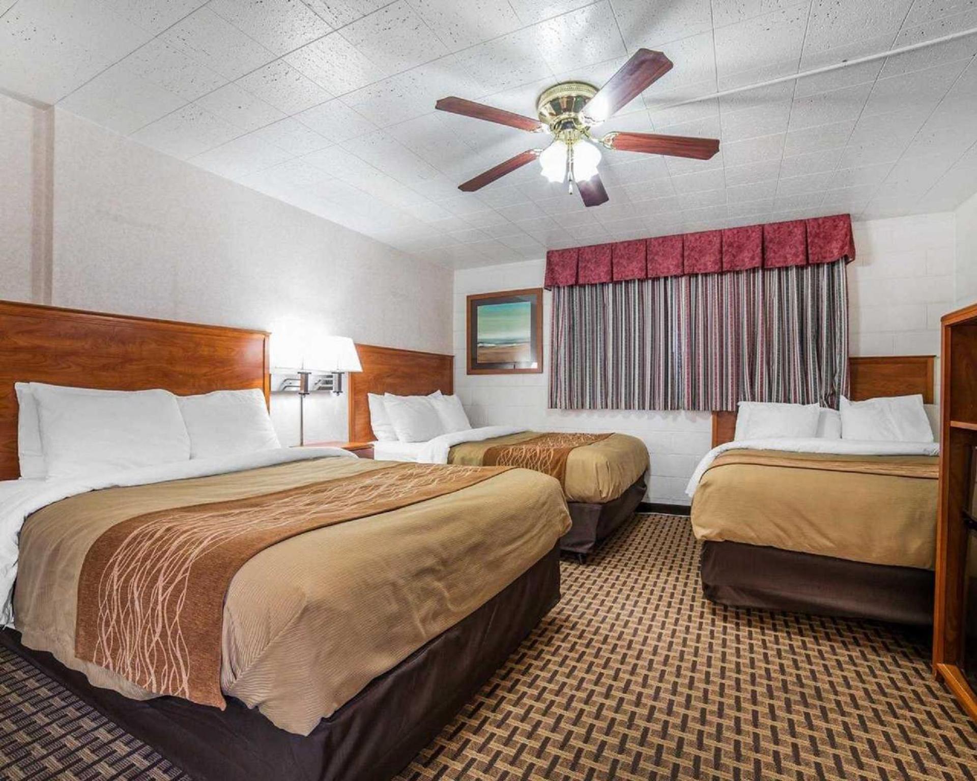 Queen Room with Two Queen Beds - Non-Smoking,282469905:JPEG
