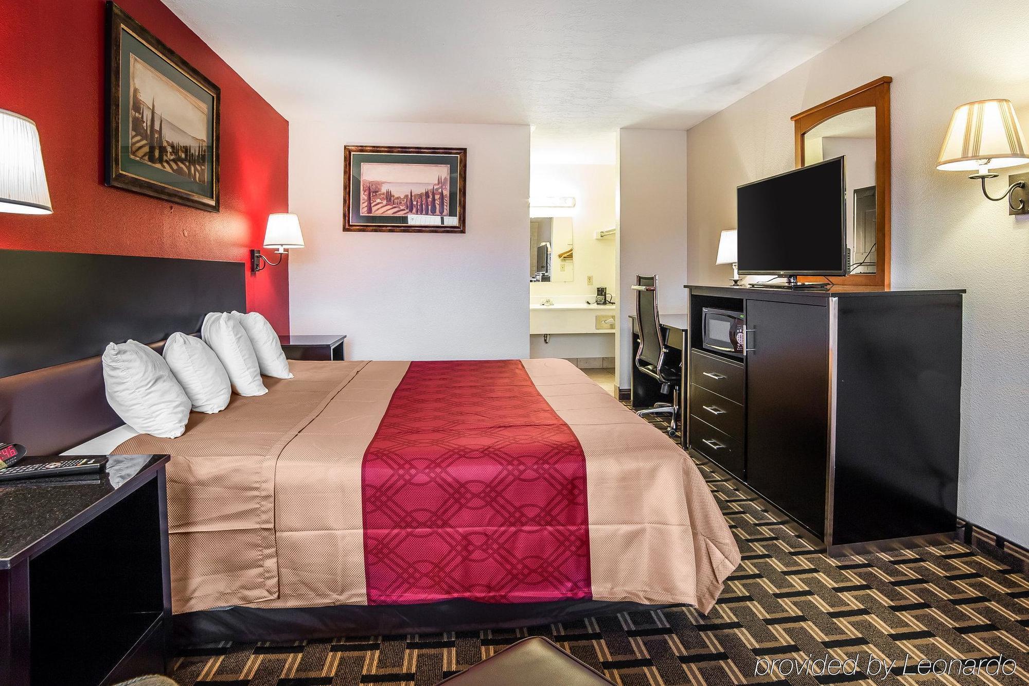 Standard Queen Room