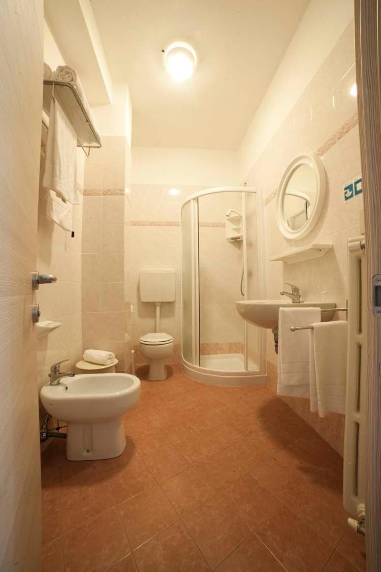 Double or Twin Room Lake View