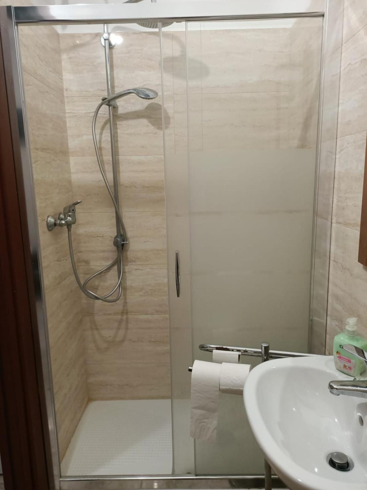 Driepersoonskamer met Eigen Badkamer