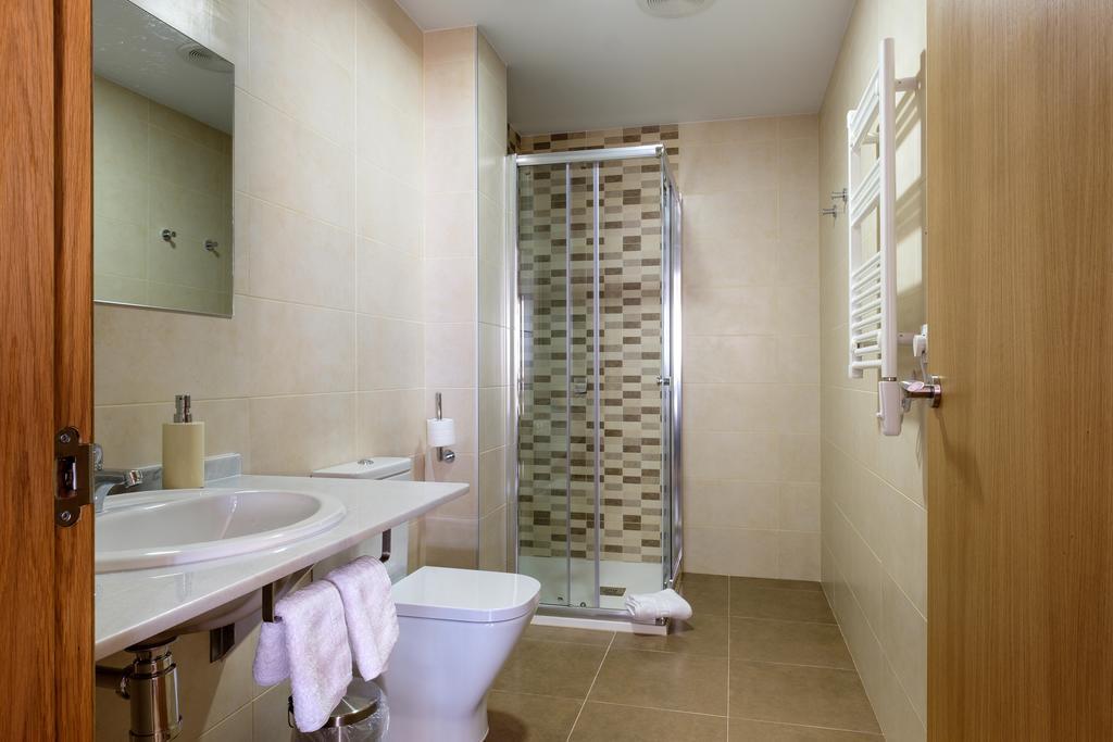 Twin Room Private Bathroom