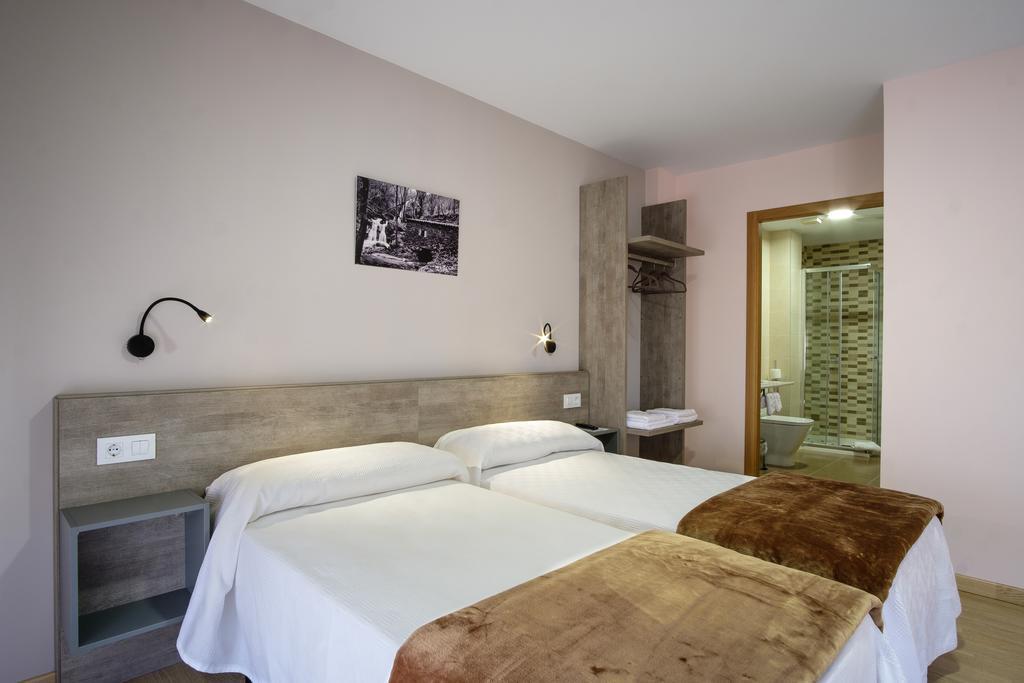 Twin Room Private Bathroom