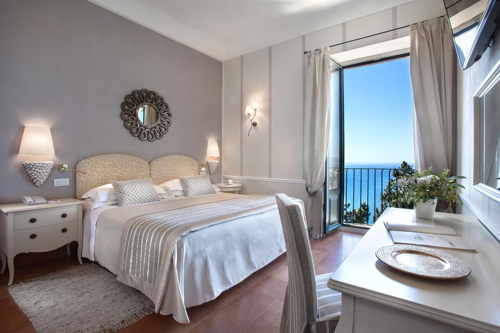 Double or Twin Room Sea View