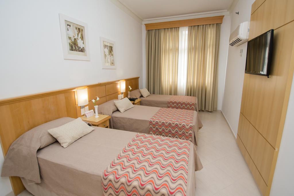 Quarto Triplo Standard com Camas Individuais