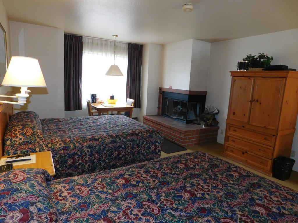 Queen Room Two Queen Beds