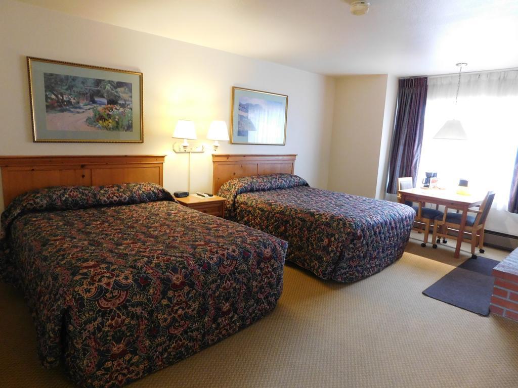 Queen Room Two Queen Beds