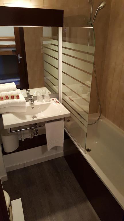 Standard Double Room,750460544:JPEG