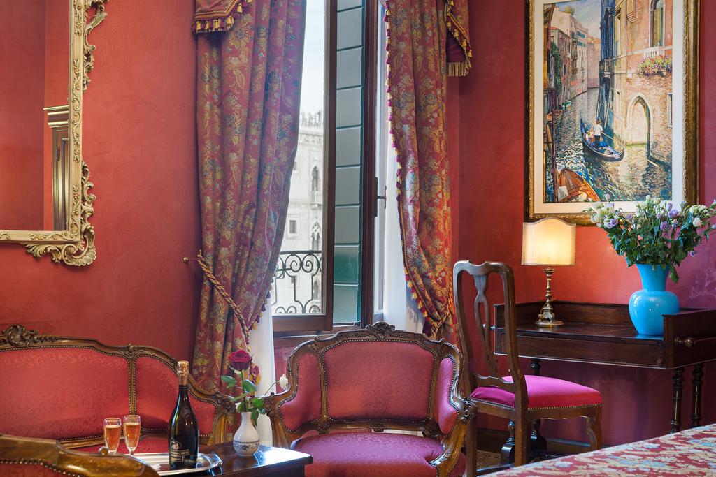 Deluxe Double Room Grand Canal View