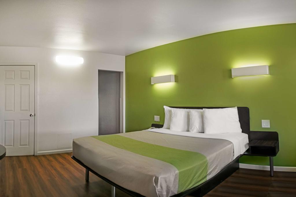 Deluxe Quadruple Room Non-Smoking