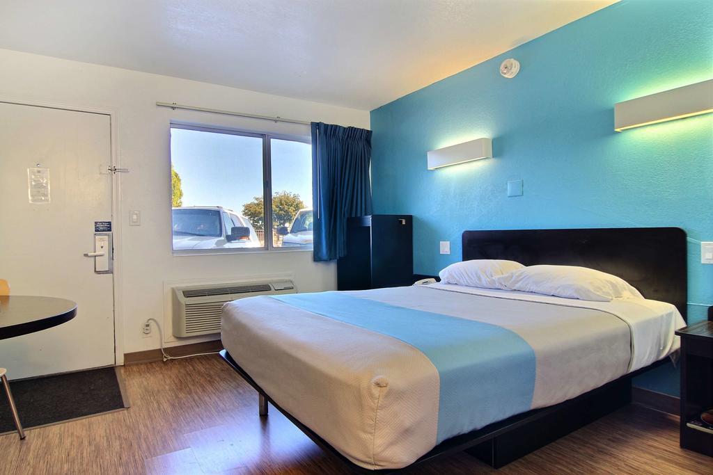 Deluxe Quadruple Room Smoking