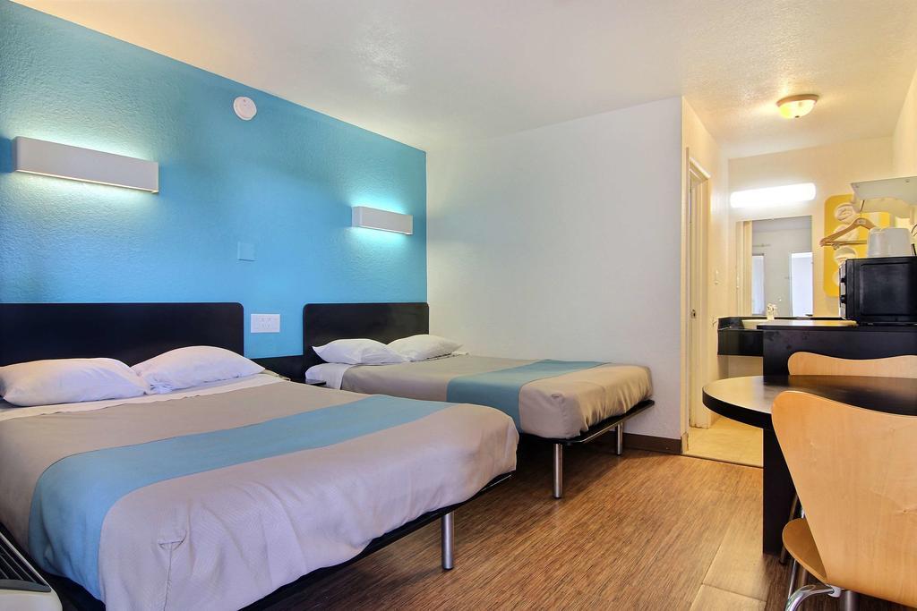 Deluxe Quadruple Room Smoking