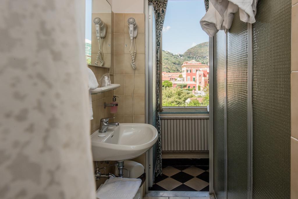 Camera Monaco