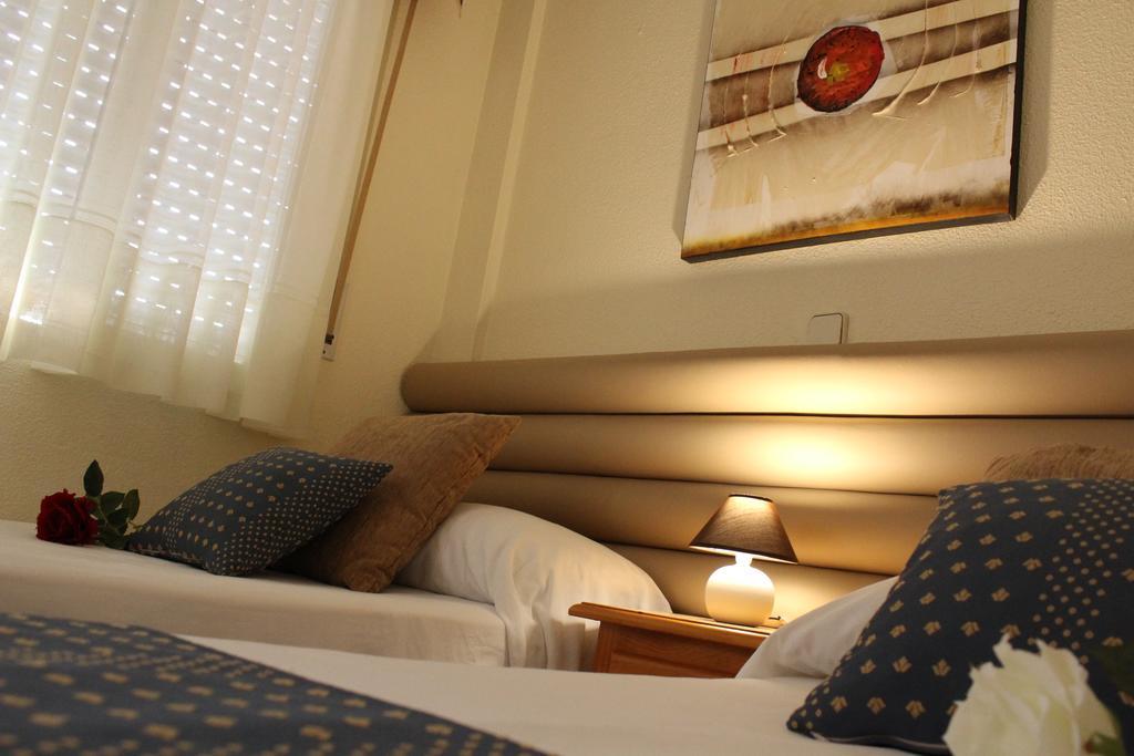 Single Room,706951102:JPEG