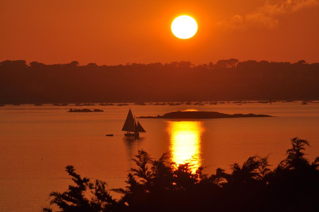 Two-Bedroom House,325325353:JPEG