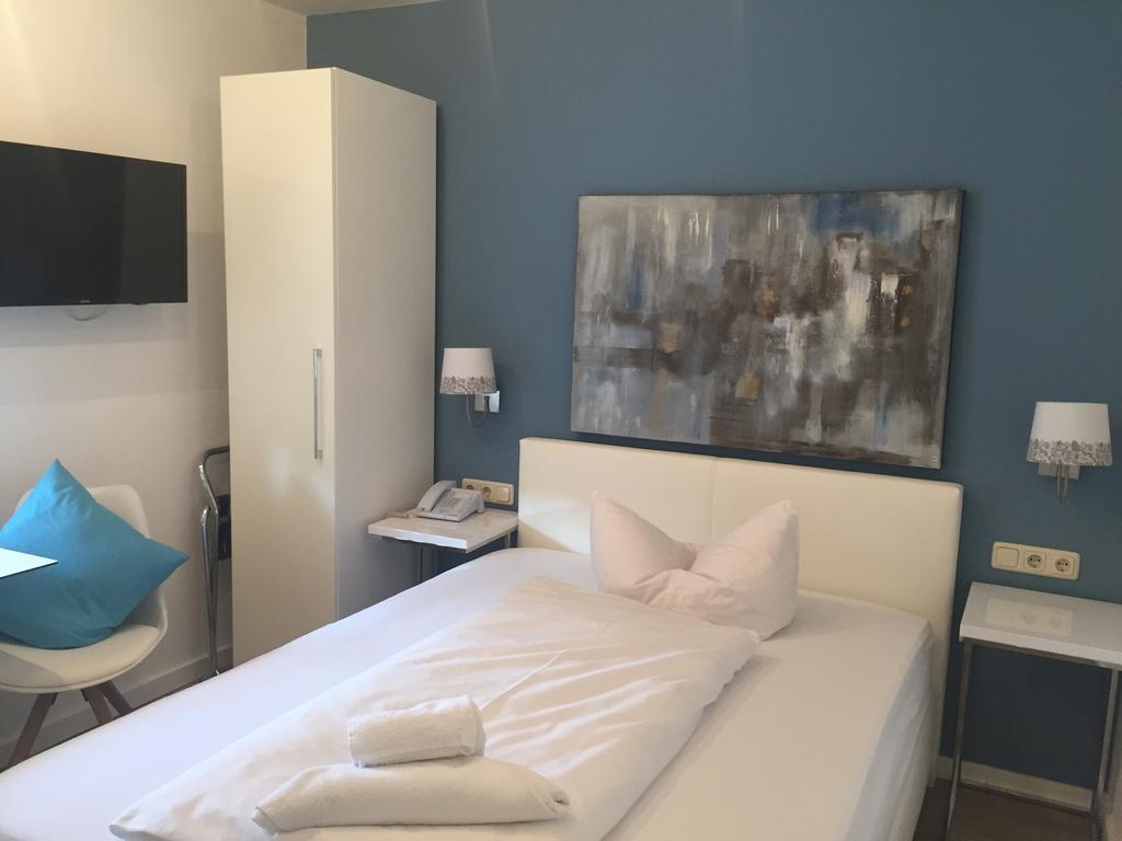 Single Room,325357981:JPEG