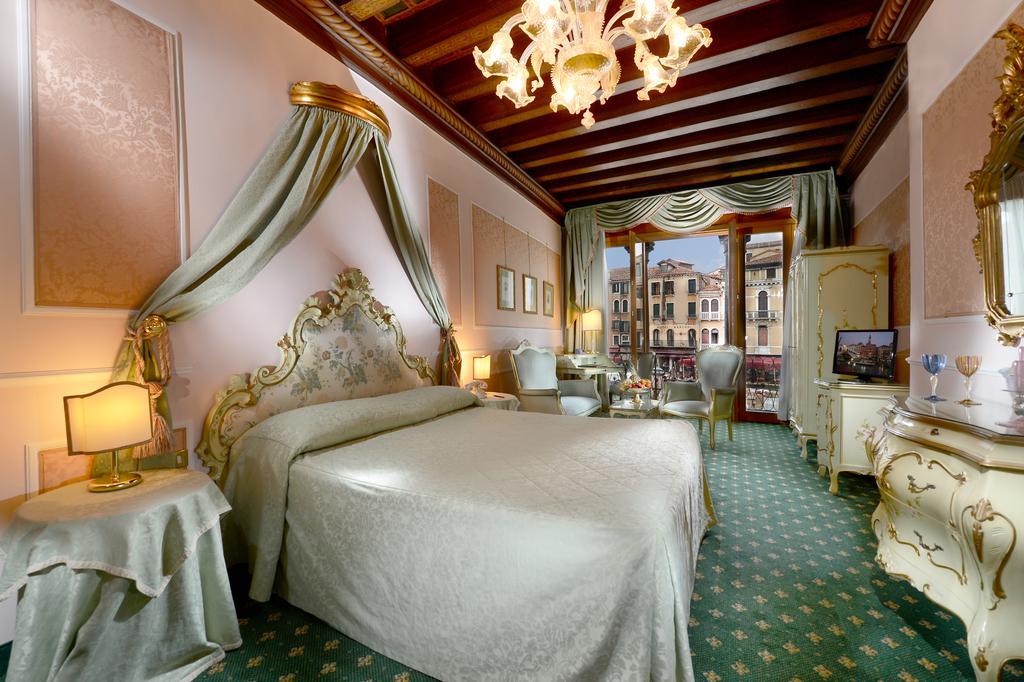Suite Júnior com Varanda e Vista do Canal Grande - Não Fumadores