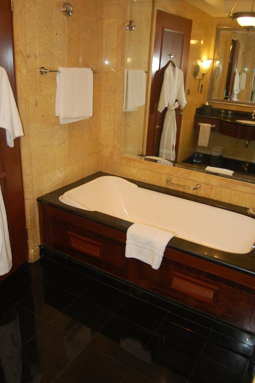 Jood Club Twin Beds Lounge Access
