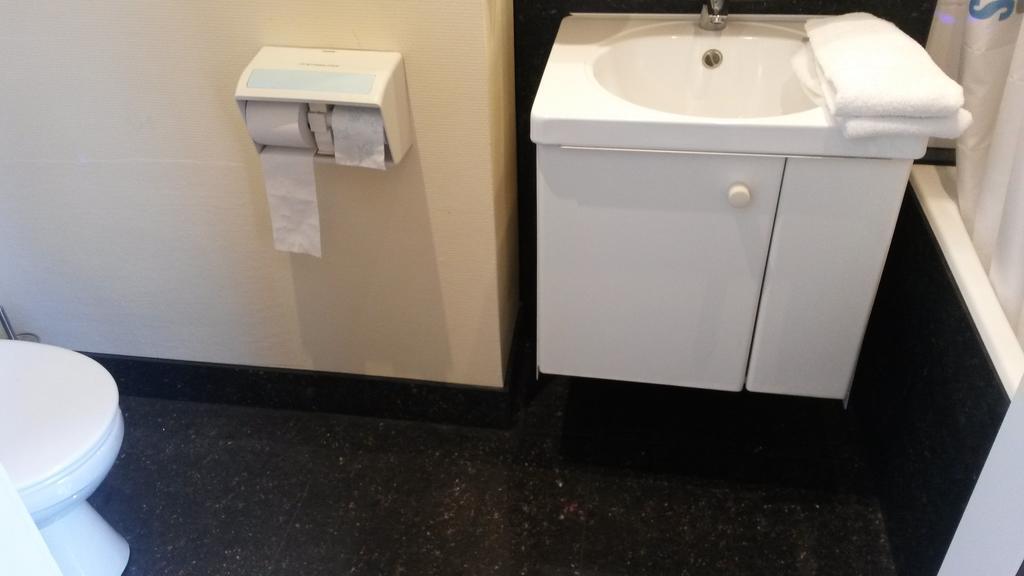 Single Room,714191296:JPEG