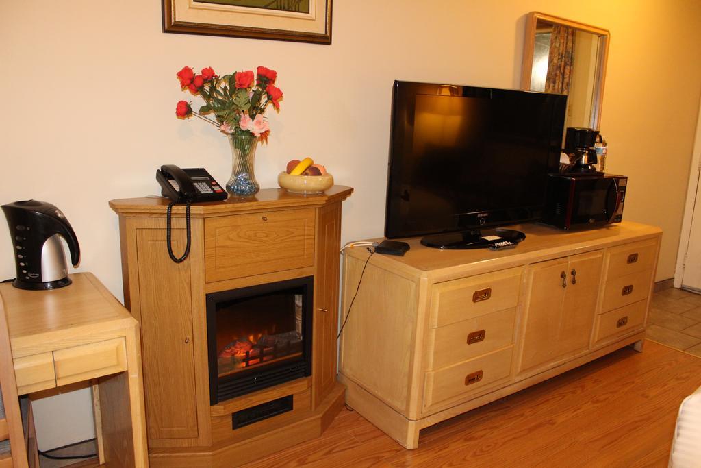 Honeymoon Suite Spa Bath Fireplace