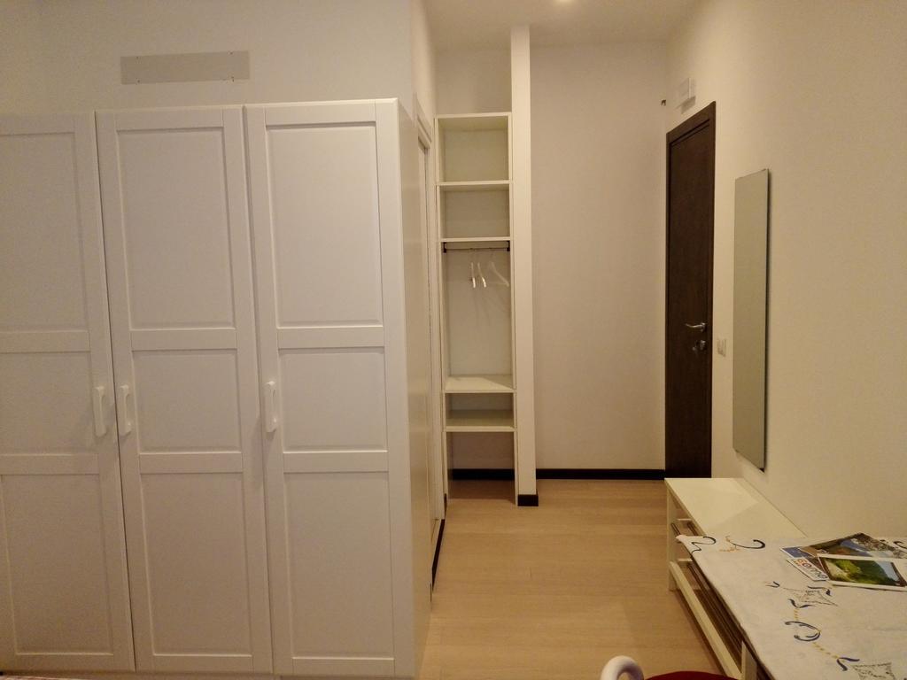 Standard Single Room Shower