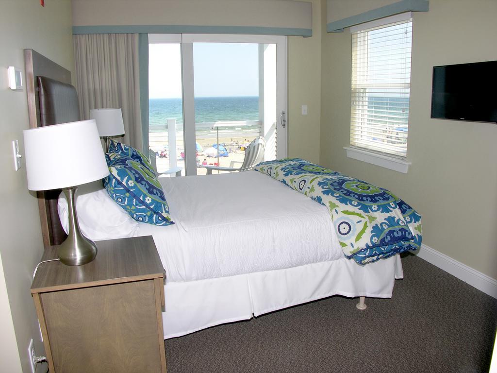 Luxury One-Bedroom Sunrise Suite Beachfront View