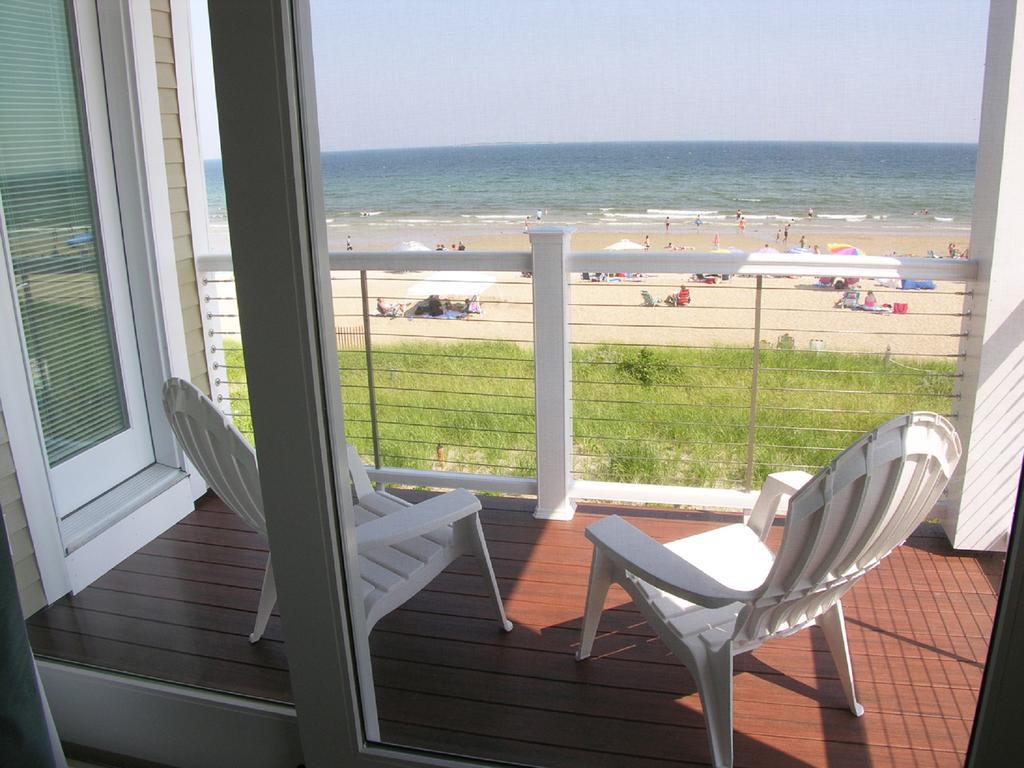 Luxury One-Bedroom Sunrise Suite Beachfront View