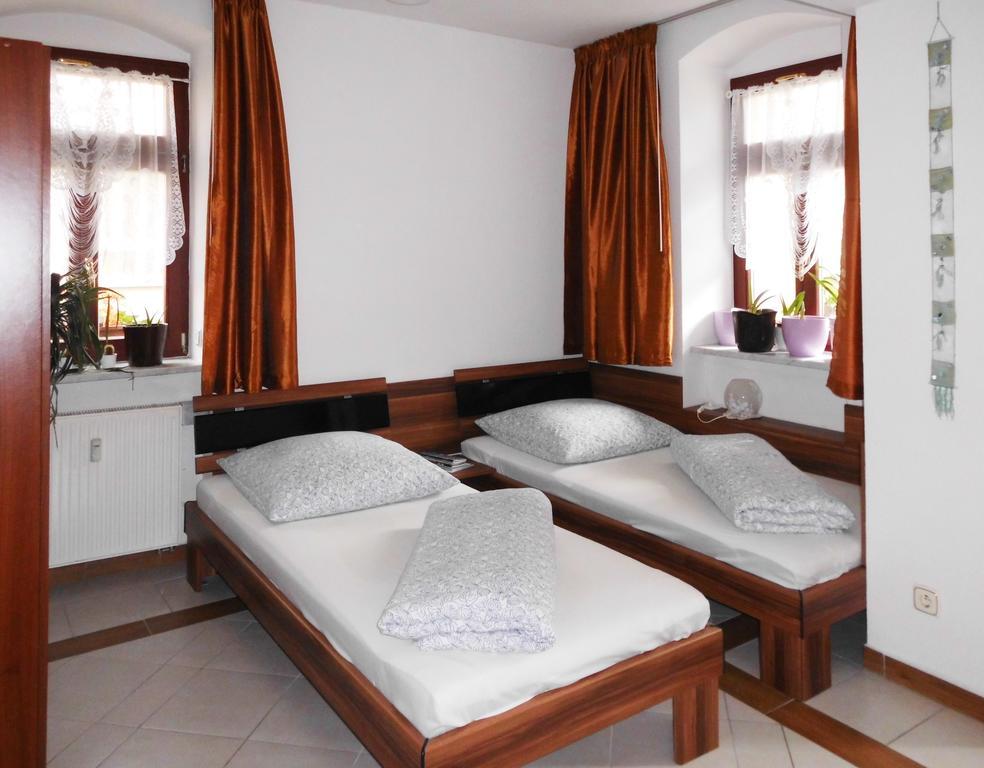 Twin Room with Bathroom,329755261:JPEG