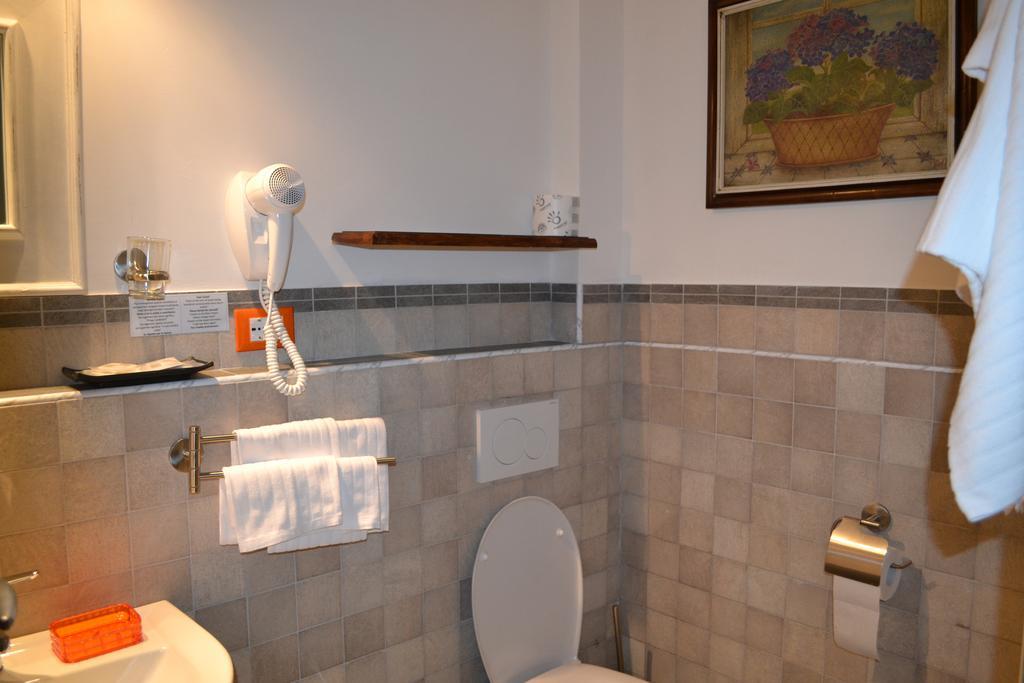 Double or Twin Room Private Bathroom