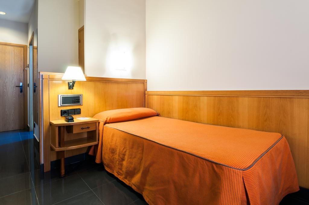 Single Room,338672053:JPEG