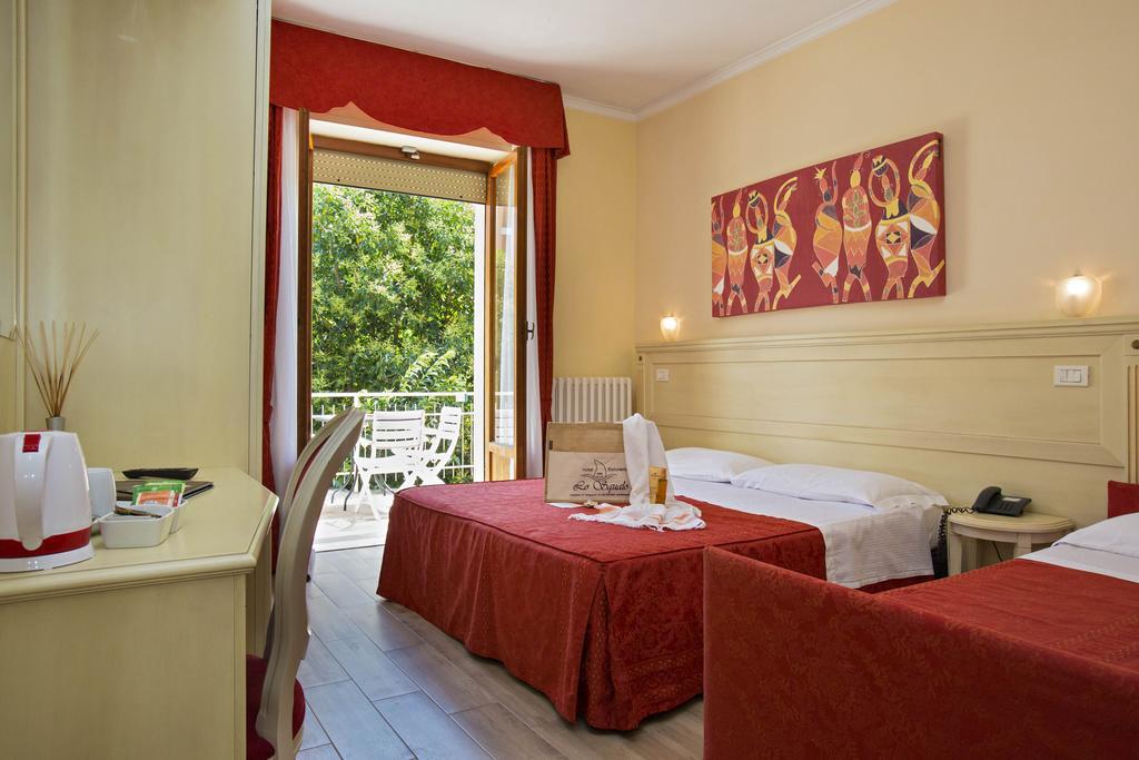 Triple Room