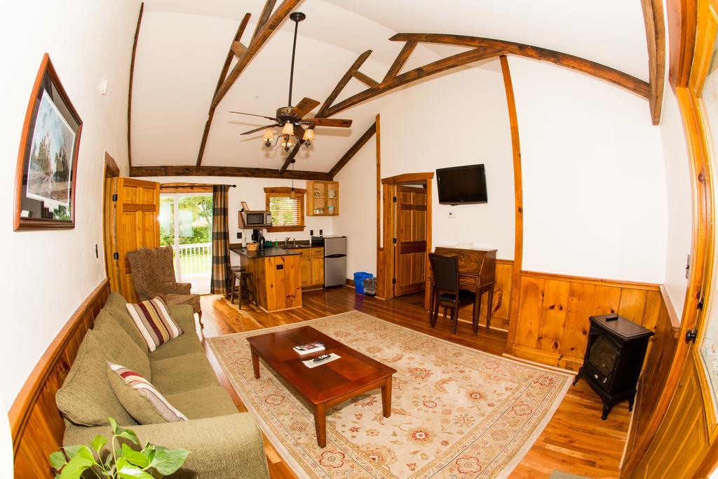 Queen Family Suite,1584472664:JPEG