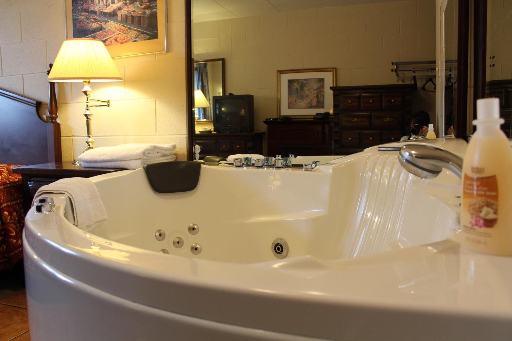 Suite Lune de Miel avec Baignoire Spa et Cheminée