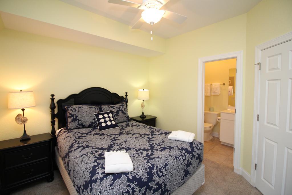 Premier Two-Bedroom Apartment Bonus Room