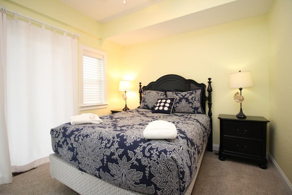 Premier Two-Bedroom Apartment Bonus Room
