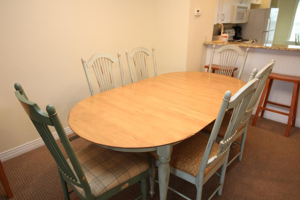 Deluxe Three-Bedroom Apartment