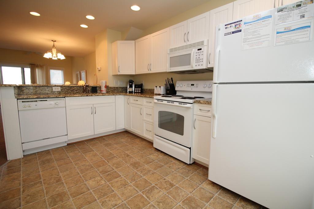 Deluxe Three-Bedroom Apartment