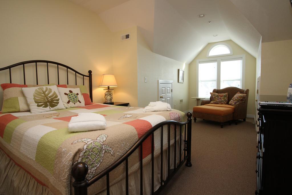 Deluxe Three-Bedroom Apartment