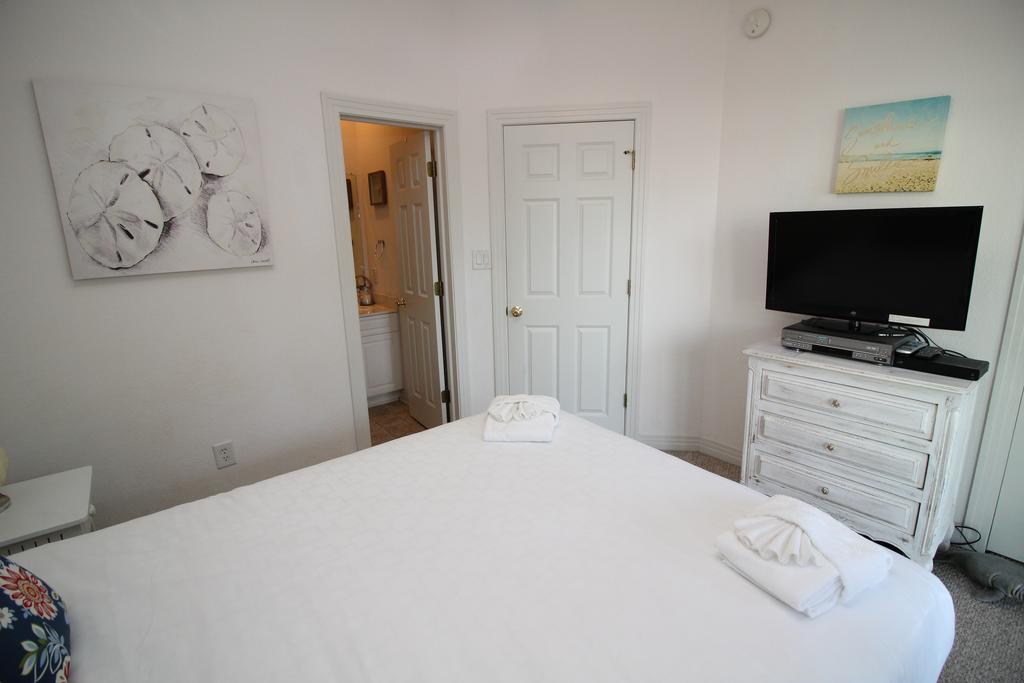 Deluxe Three-Bedroom Apartment