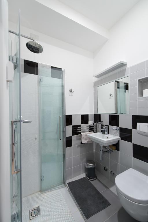Standard Single Room Shower