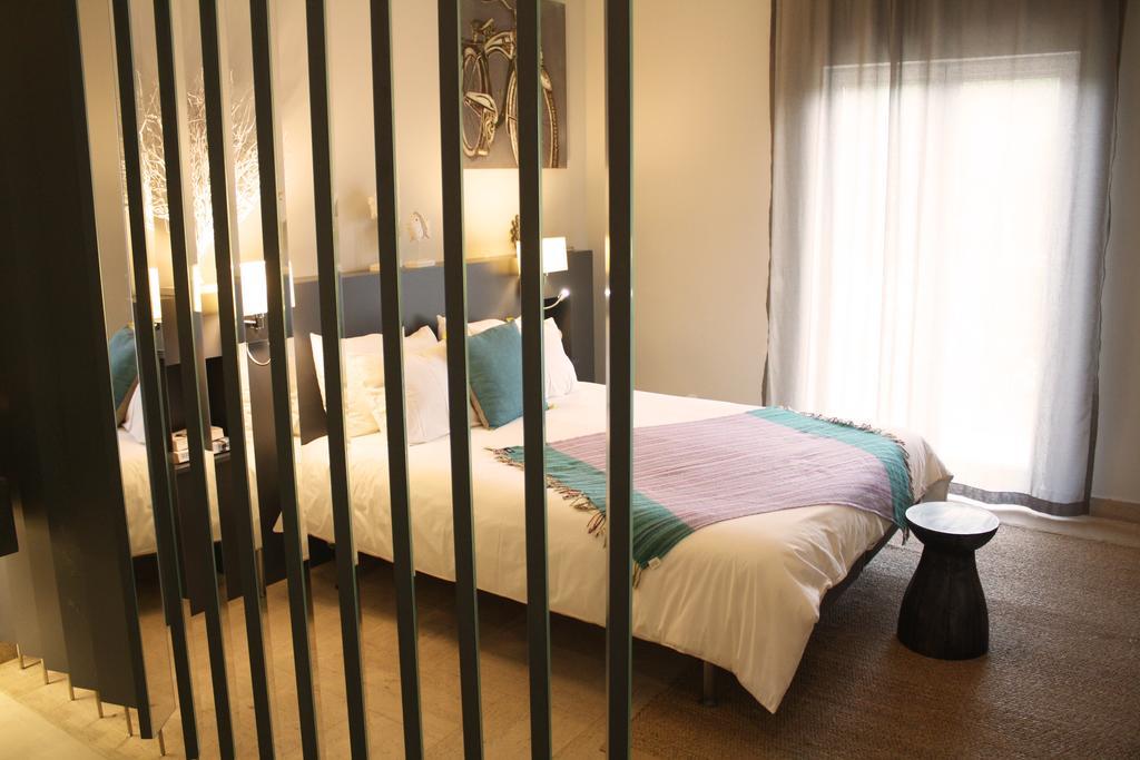 Quarto Duplo Conforto com Vista Piscina