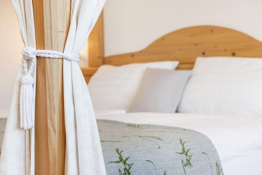 Double Room Four Poster Bed