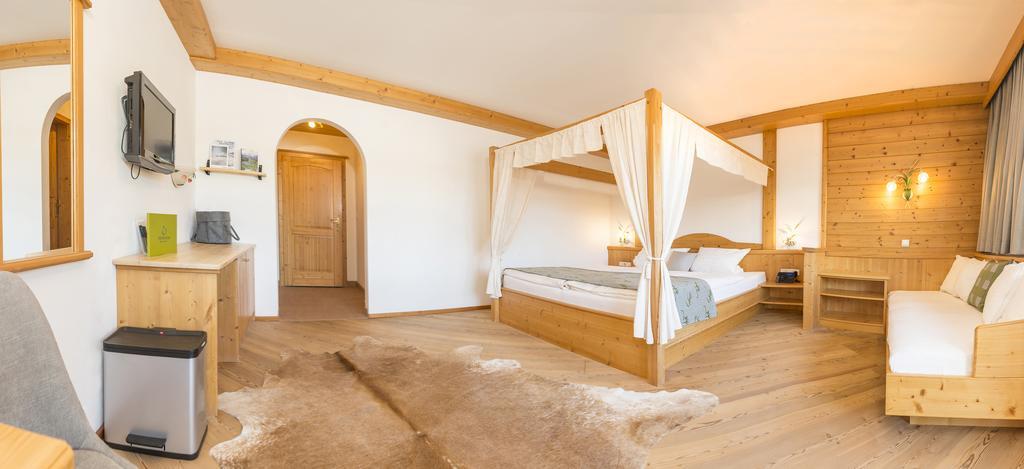 Double Room Four Poster Bed