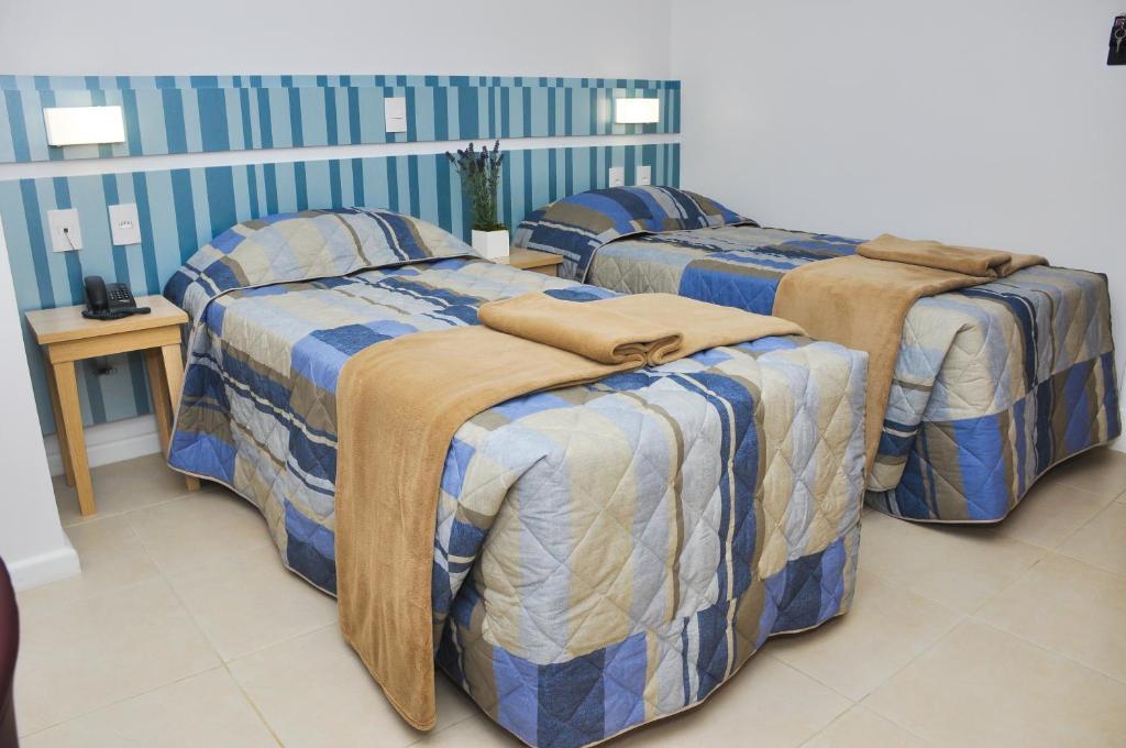 Quarto com Cama de Casal ou 2 de Solteiro